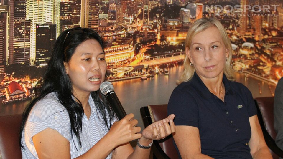 Yayuk Basuki menyambut Martina Navratilova yang datang untuk promosikan BNP Paribas WTA Final Copyright: &copy; Herry Ibrahim/INDOSPORT